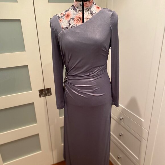 Cachet silver bodycon evening dress with rouching and embellishments. Size 4 - Picture 3 of 6